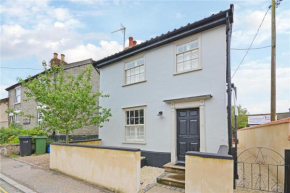 Best located and beautifully renovated cottage, Diss